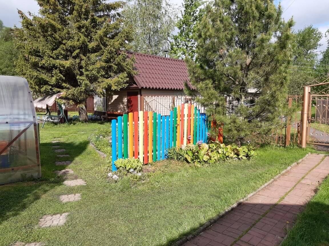 забор из разноцветного штакетника односторонний фото2 в Рязани