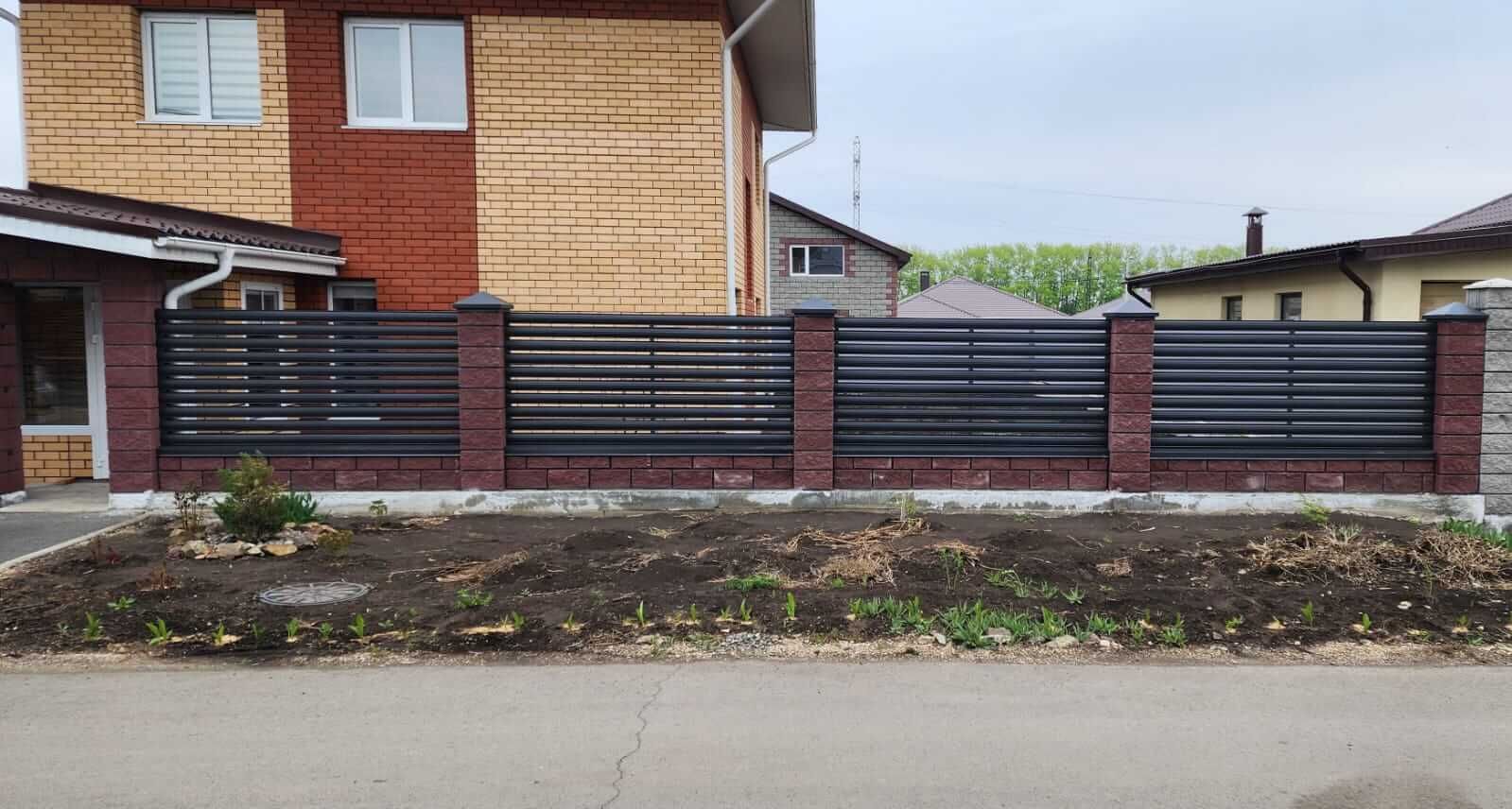 Забор-ранчо из штакетника 21м RAL7024/7024 Серый Графит МАТТЕ фото 8 в Рязани