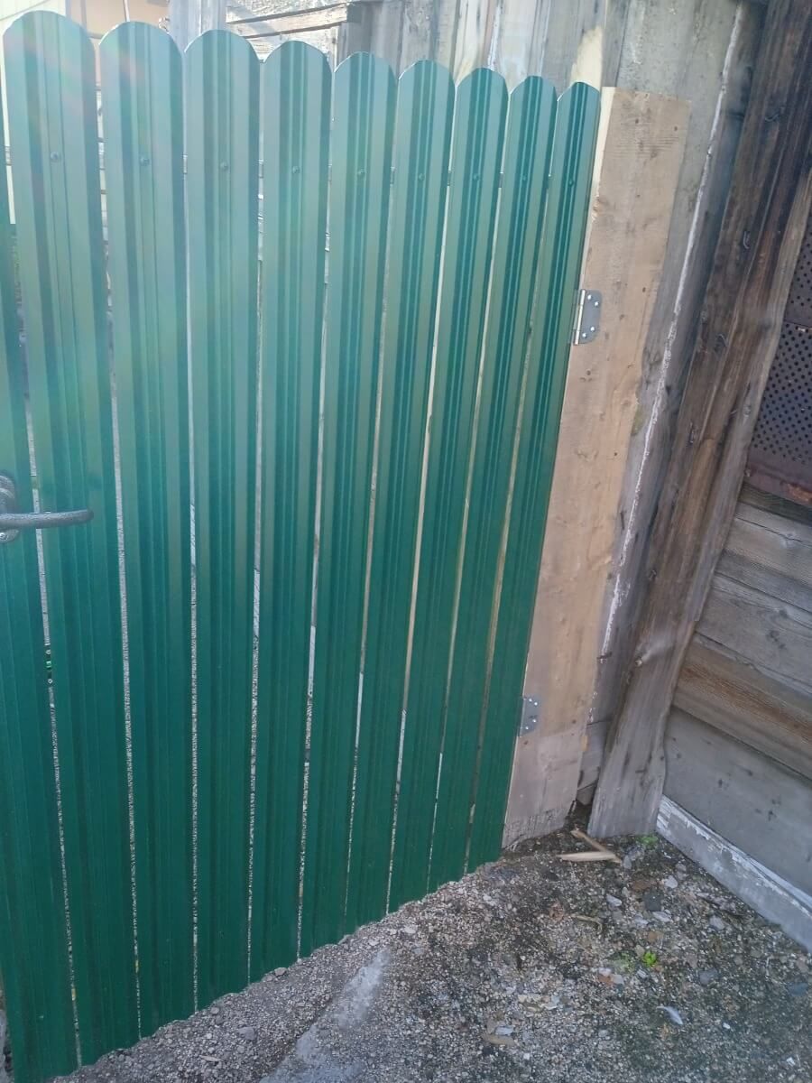 Калитка из штакетника ЭКО-М RAL6005/6005 Зеленый Мох двусторонний фото 1 в Рязани