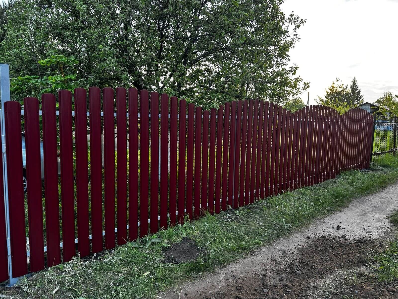Забор из евроштакетника 28м RAL3005 Красное Вино фото 3 в Рязани