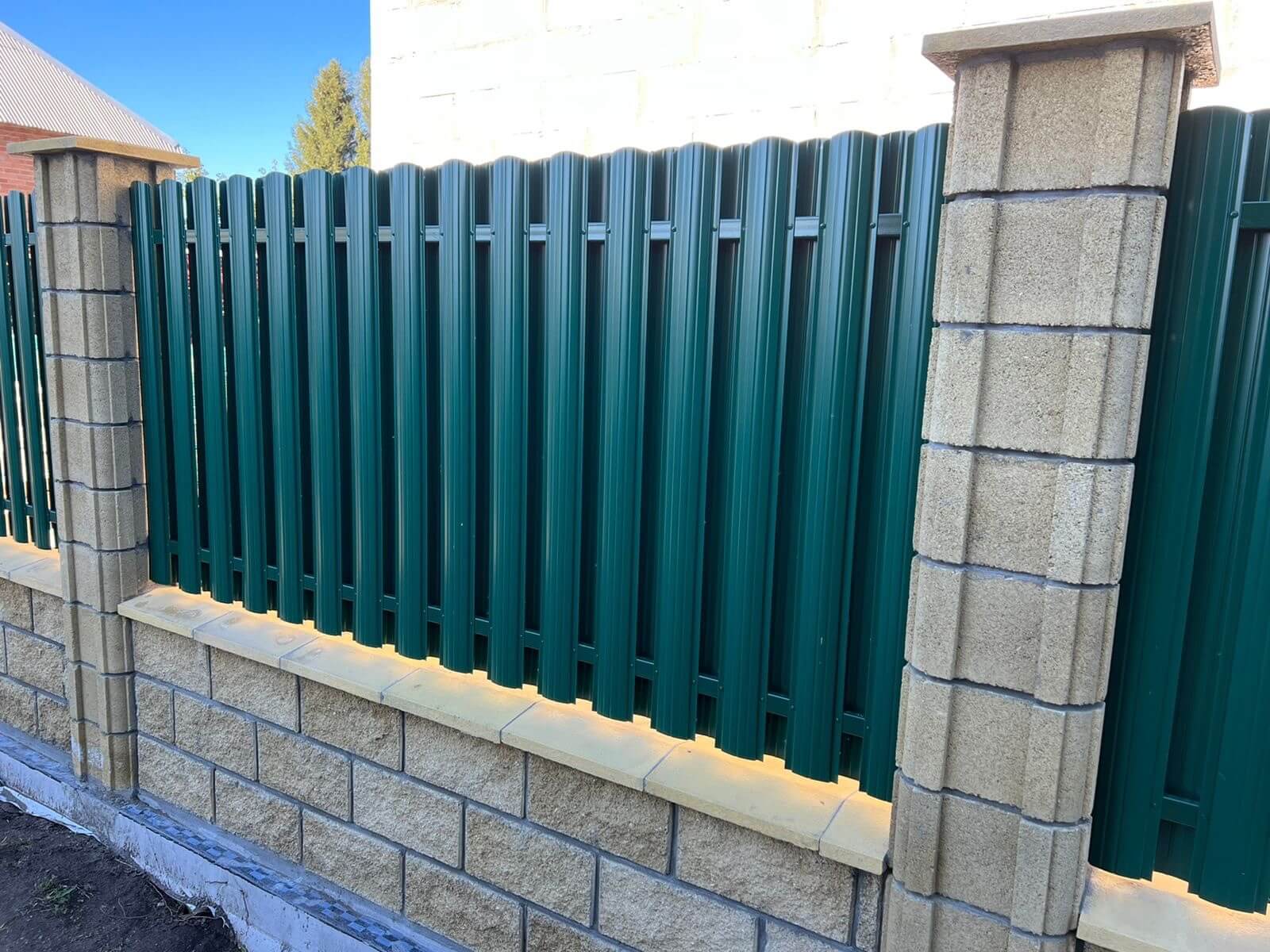 Забор из евроштакетника 22м RAL6005/6005 Зеленый Мох двусторонний фото 6 в Рязани