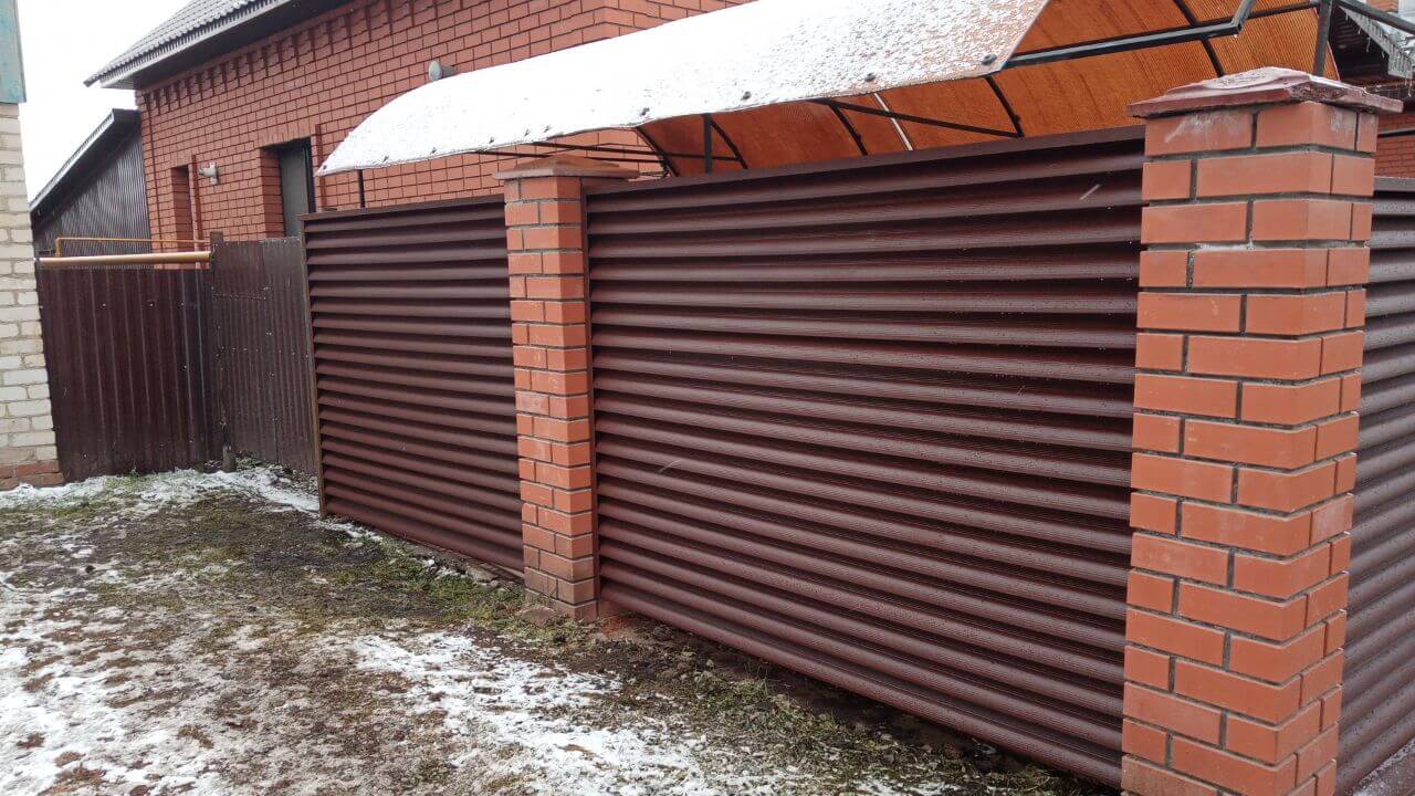 Забор из ламелей еврожалюзи 12м RAL8017/8017 Шоколад двусторонний МАТТЕ фото 4 в Рязани