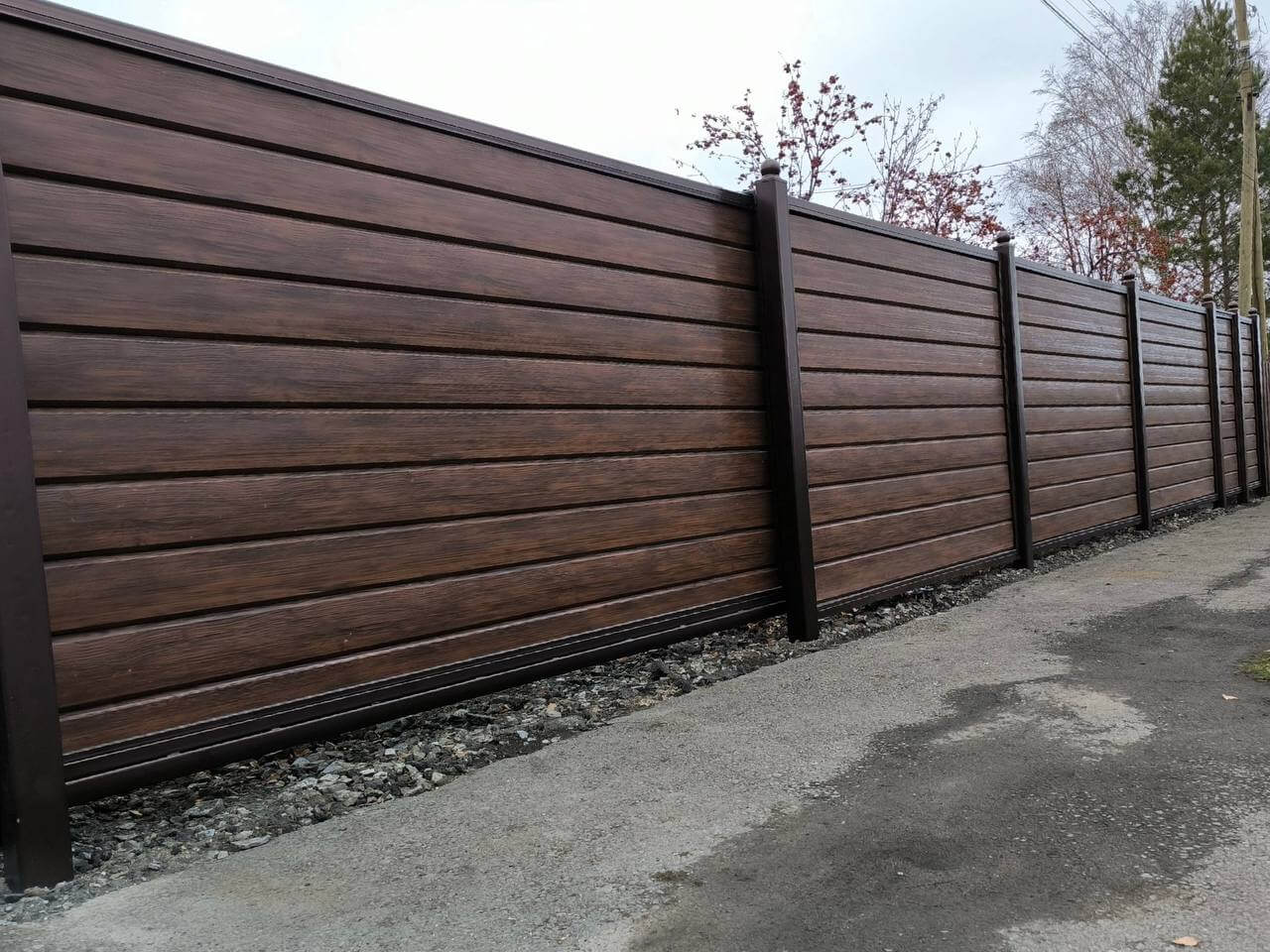 Забор из металлосайдинга Евро-Брус 46м Античное Дерево Принтек фото 5 в Рязани