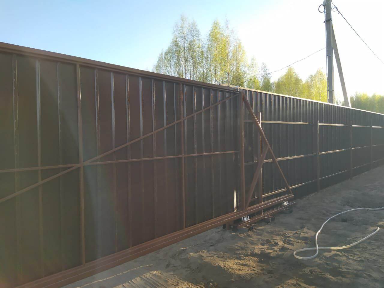 Забор из металлосайдинга ЕВРО-БРУС 25м Темный Каштан 3D Принтек фото 4 в Рязани