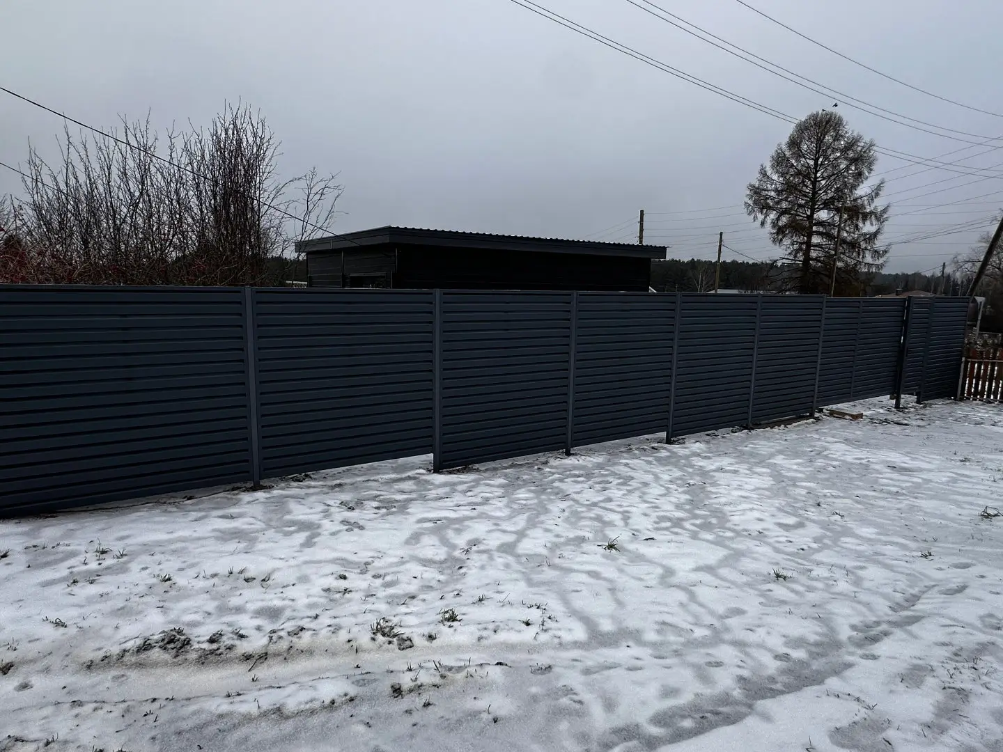 Забор-жалюзи из ламелей Хай-Тек 20м RAL7024/7024 Серый Графит двусторонний МАТТЕ фото 3 в Рязани