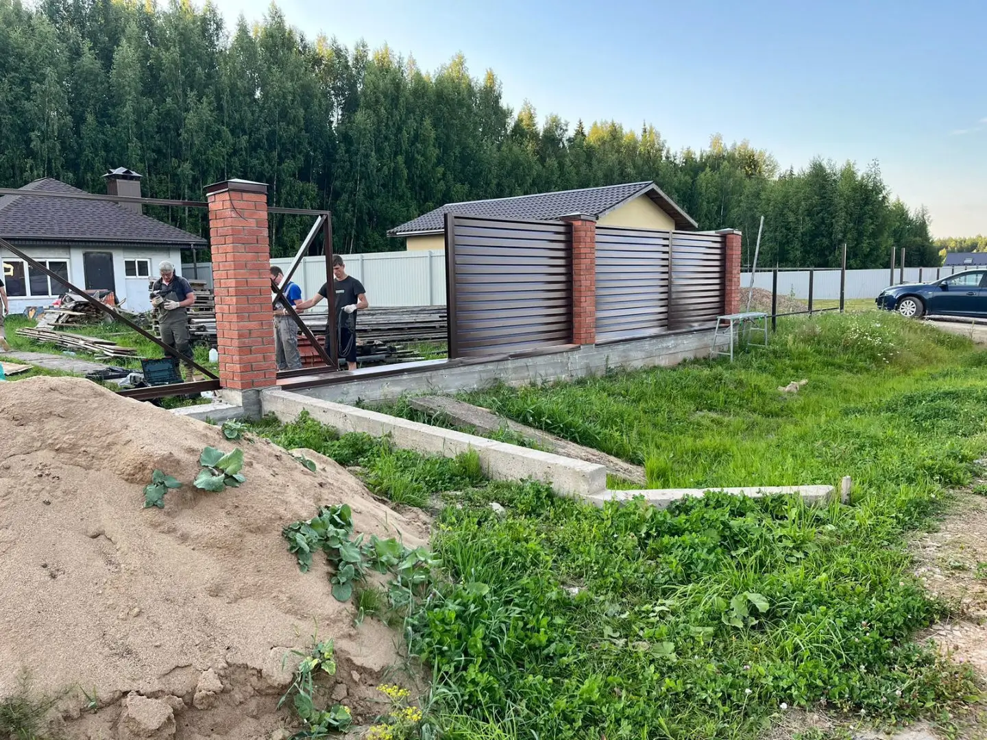 Забор-жалюзи из ламелей Хай-Тек 26м RAL8017/8017 Шоколад двусторонний фото 3 в Рязани