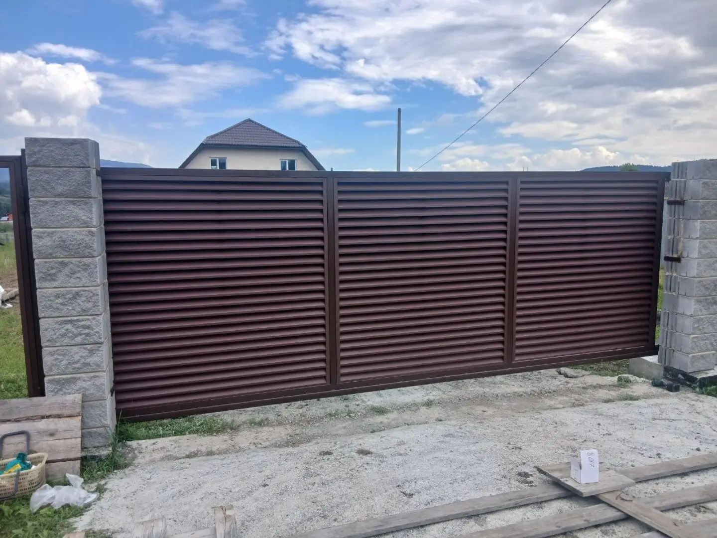Забор-жалюзи из ламелей ЭКО-Z 16м RAL8017/8017 Шоколад двусторонний МАТТЕ фото 11 в Рязани